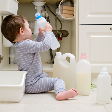 Дети дома: опасные мелочи